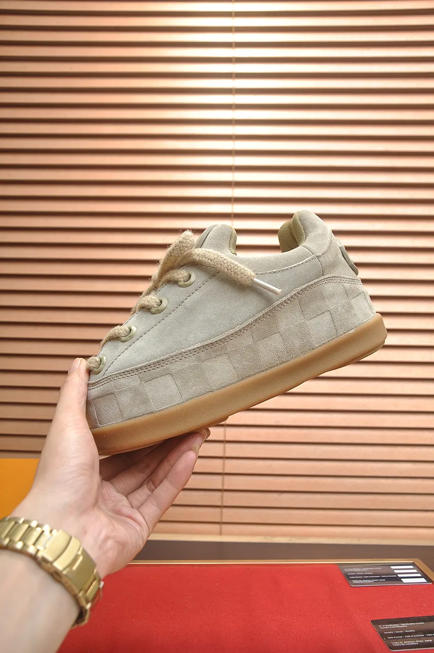 Men's men's shoes💰700💶 🔥New style🔥 LV co-branded nigo, ugly and cute😍Many Internet celebrities have put on their shoes, classic and versatile items.  ❄️Fabric: Imported high mercerized cow suede. ❄️Inner lining: high-grade elastic mesh, ❄️Outsole: original molded outsole, palm print rubber outsole with hidden L letter and Monongram flower ❄️Size: Female 35-41 (Female 41 customized), Male 39-46 (45-46 customized)